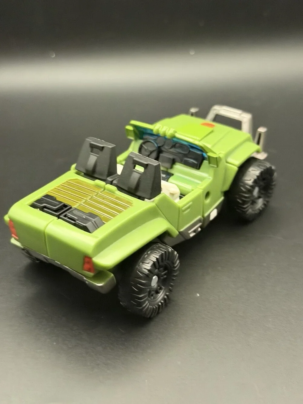Transformers Universe 2.0 Deluxe Class Autobot Hound